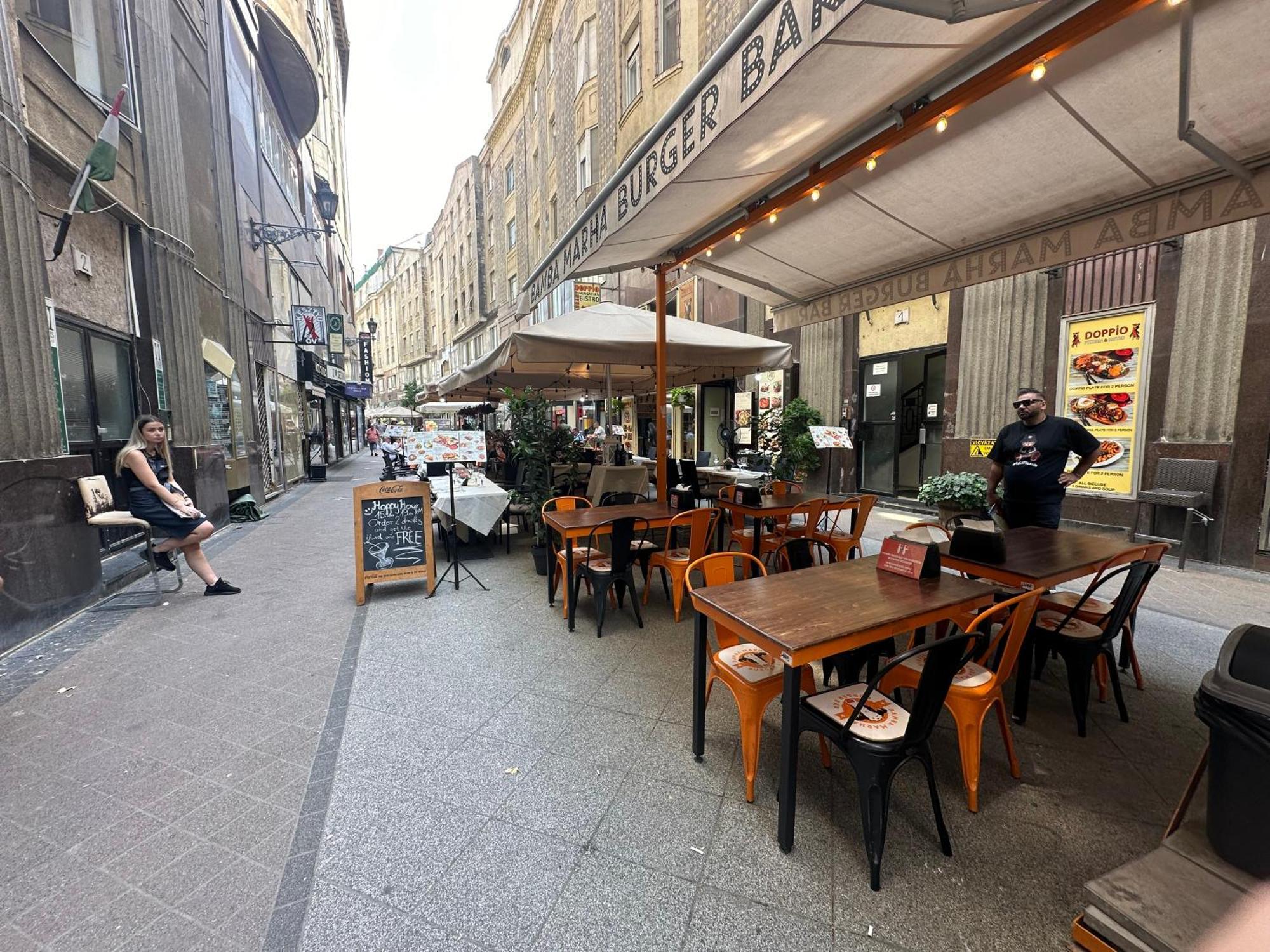 Bright Apartment In The Most Beautiful Street Of Budapest Vaci Street, Fashion Street Eksteriør billede