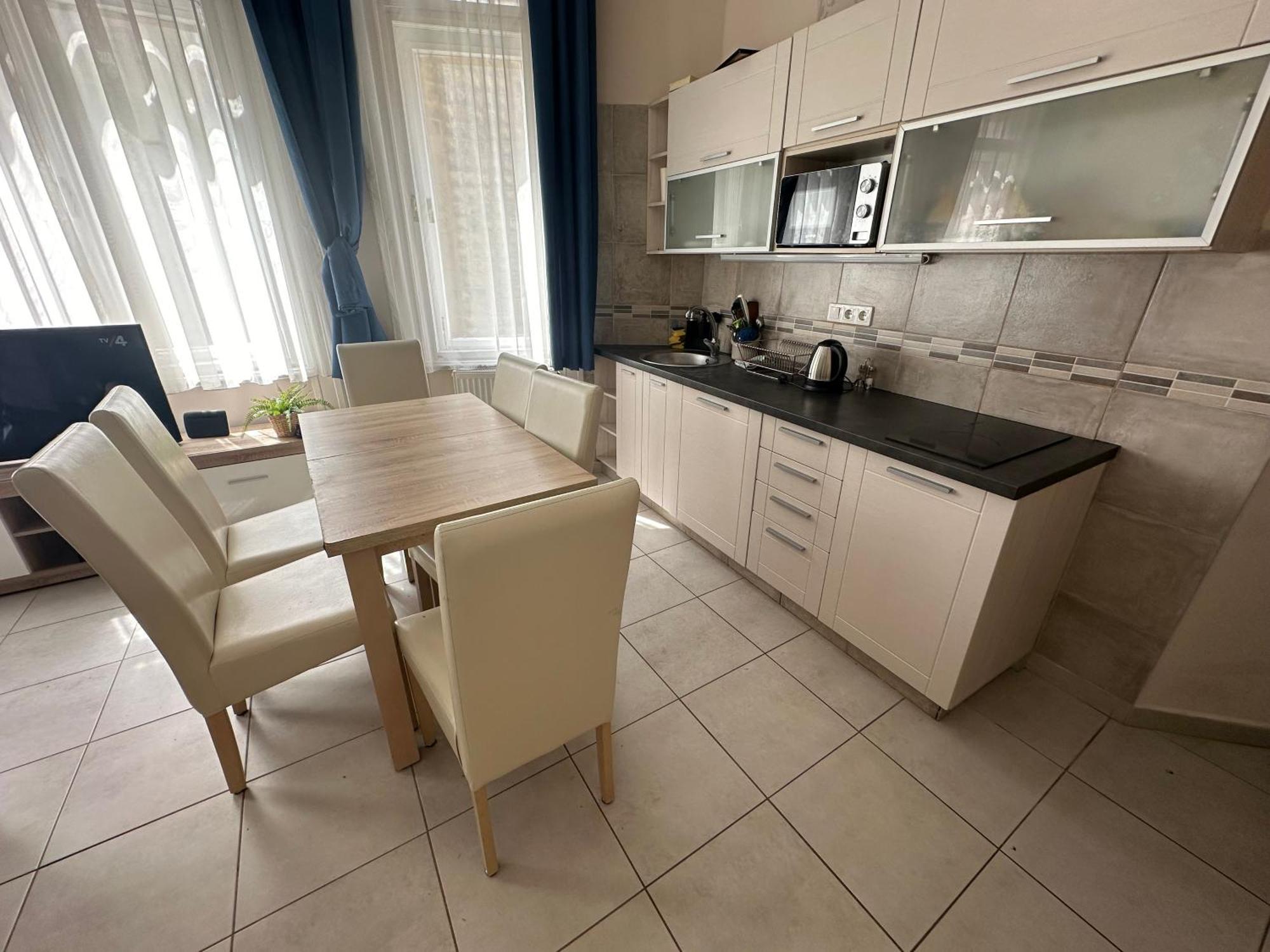 Bright Apartment In The Most Beautiful Street Of Budapest Vaci Street, Fashion Street Eksteriør billede